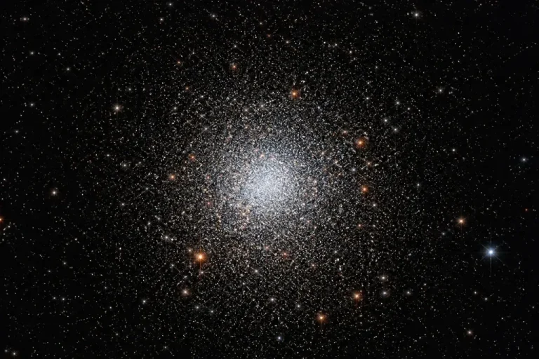 Hubble показав «зоряну люстру» за 27 тисяч світлових років від Землі